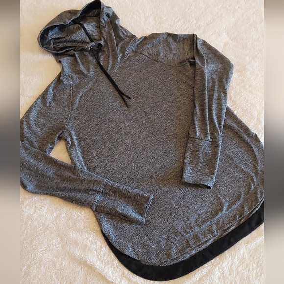 🌺 Like New Athleta Lightweight Hoodie/Running Shirt - Picture 6 of 12